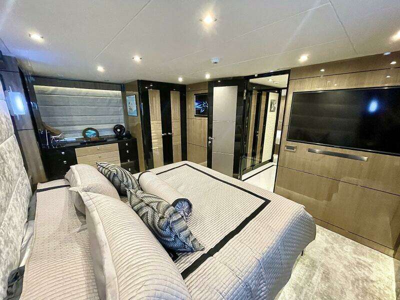 2021 Hargrave Skylounge Flush Deck