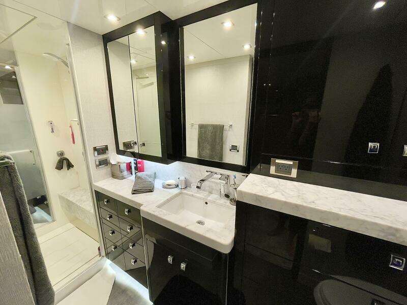 2021 Hargrave Skylounge Flush Deck