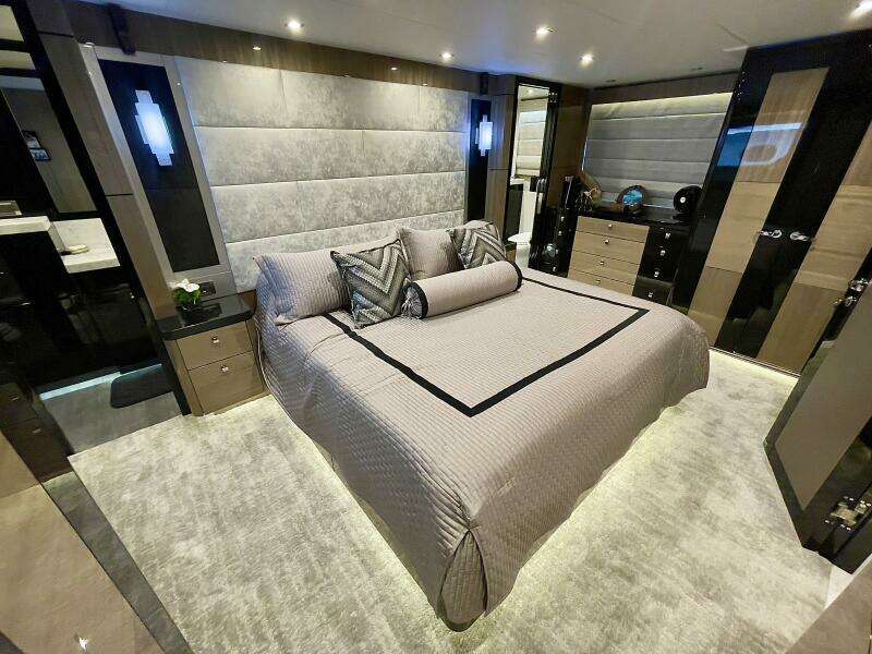 2021 Hargrave Skylounge Flush Deck