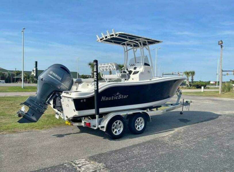 2022 NauticStar 2102 Legacy