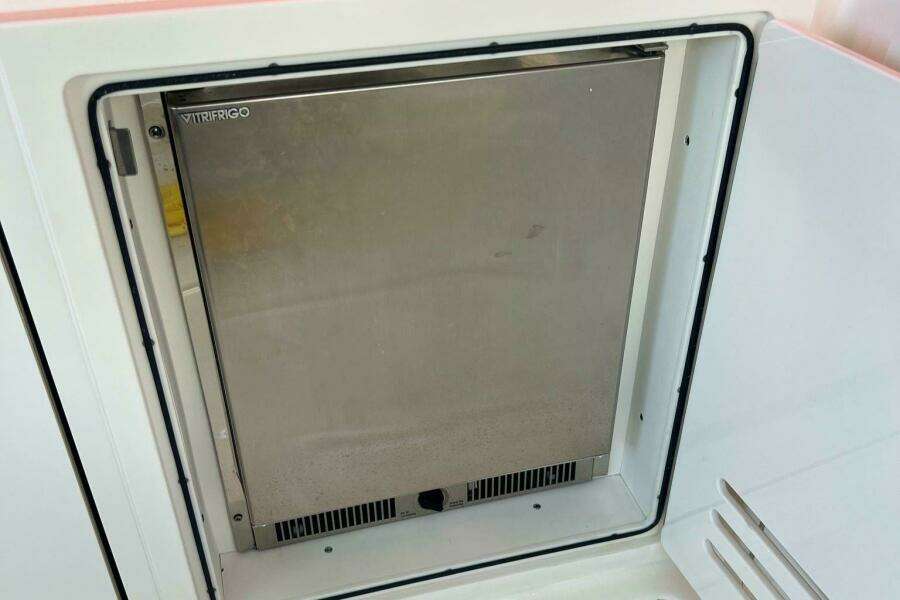 2022 Boston Whaler Conquest 405