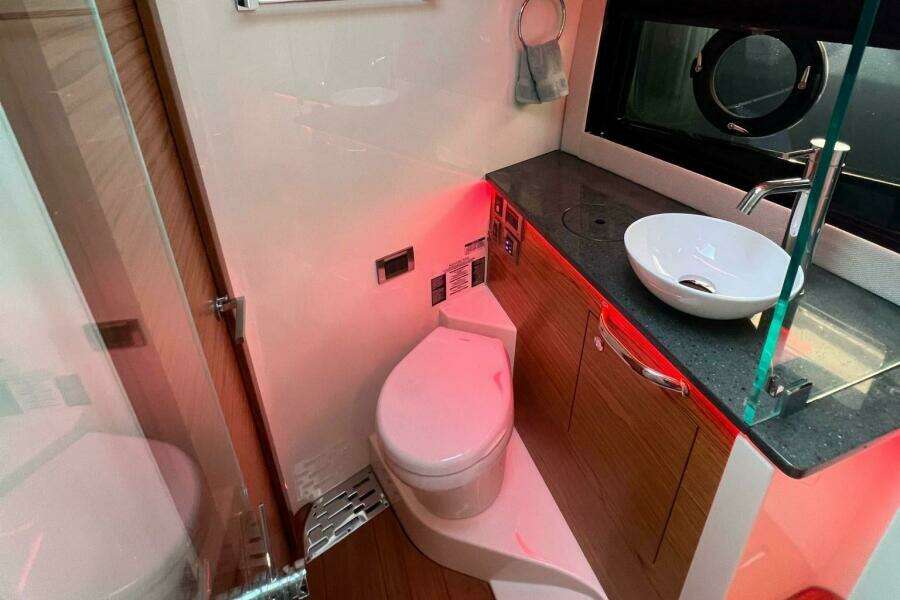 2022 Boston Whaler Conquest 405