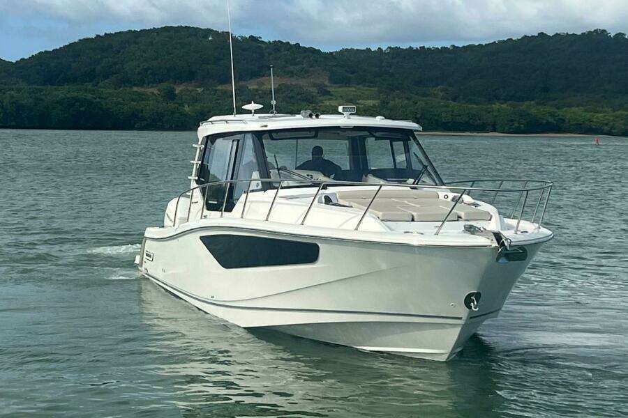 2022 Boston Whaler Conquest 405