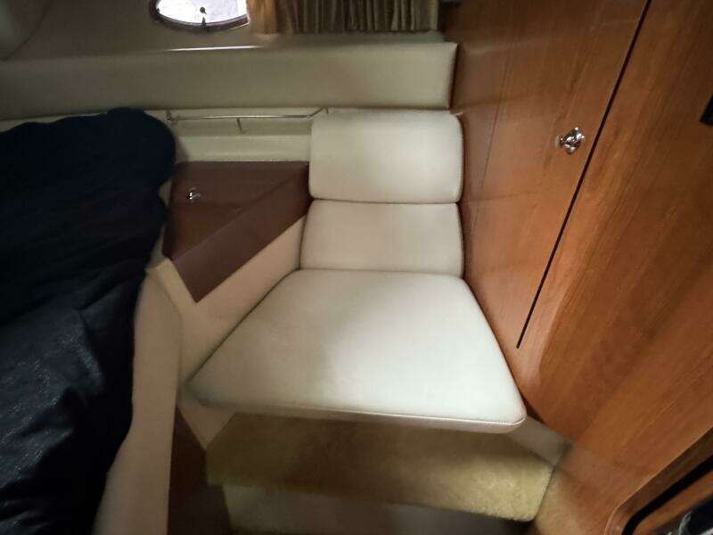 2005 Regal 3560 Commodore