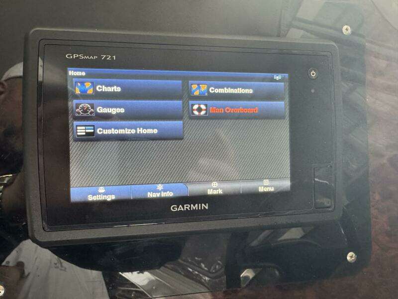 2005 Regal 3560 Commodore