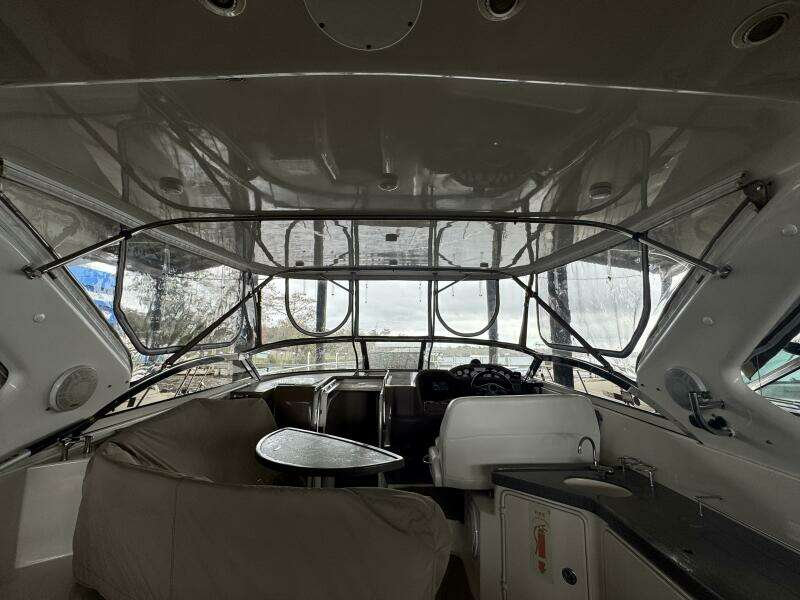 2005 Regal 3560 Commodore