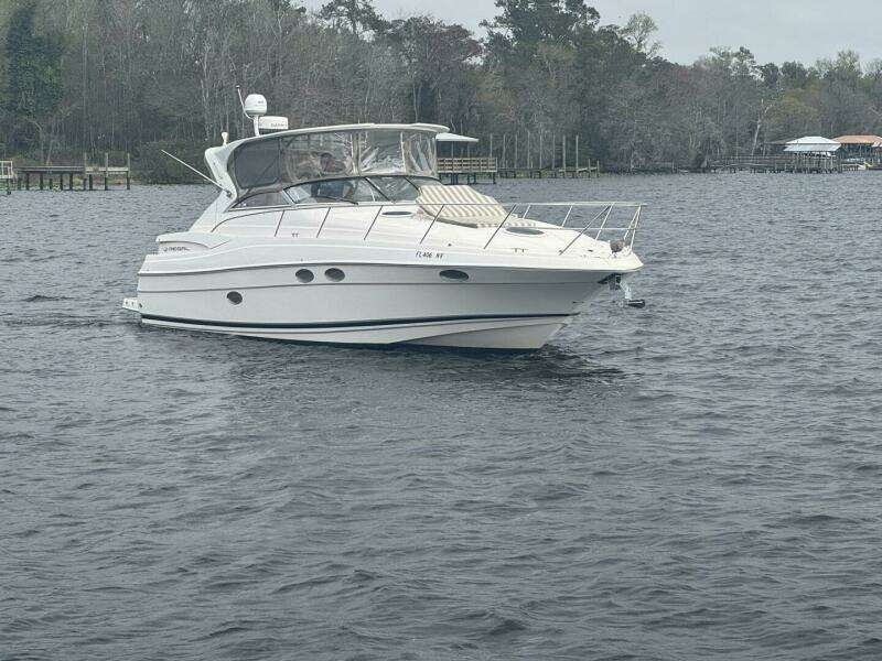 2005 Regal 3560 Commodore
