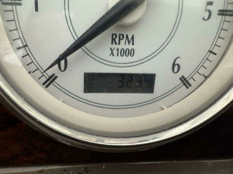 2005 Regal 3560 Commodore