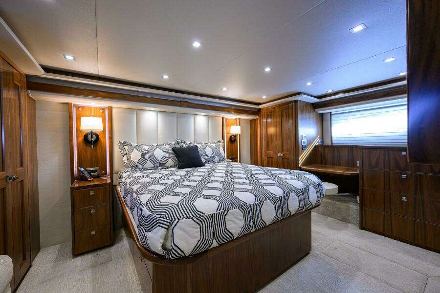 Viking 80 - LAMPLIGHTER - Master Stateroom