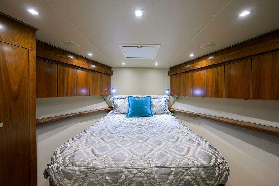Viking 80 - LAMPLIGHTER - Forward Stateroom