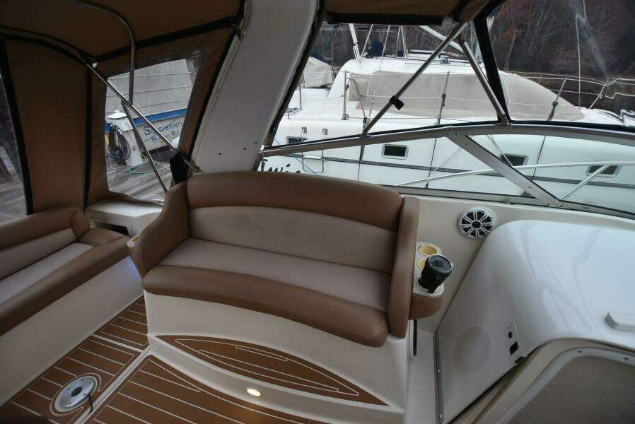 2000 Rinker 342 Fiesta Vee
