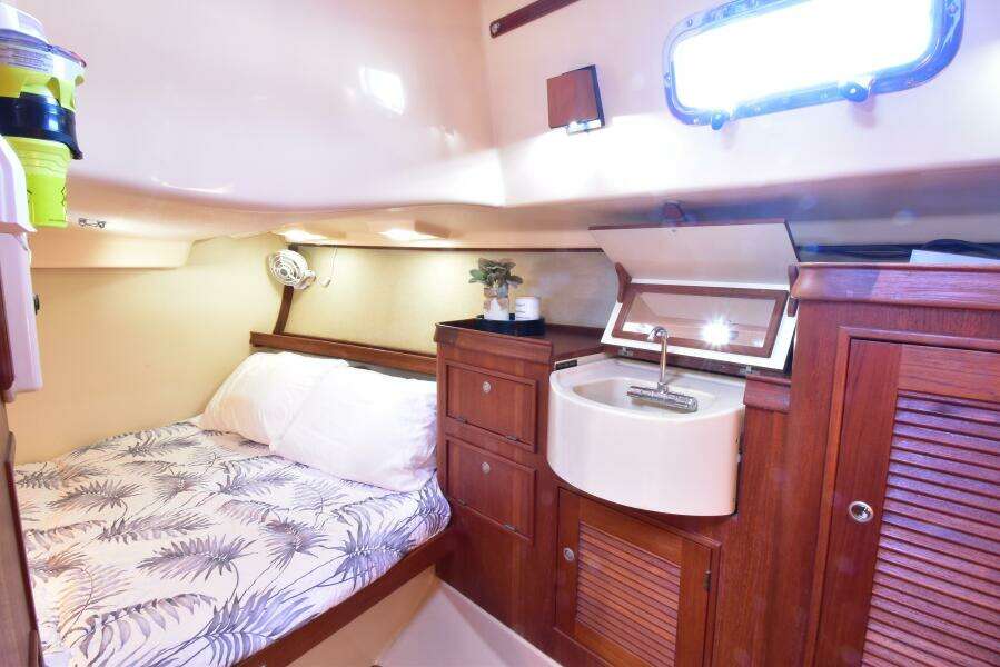 1999 Island Packet 380