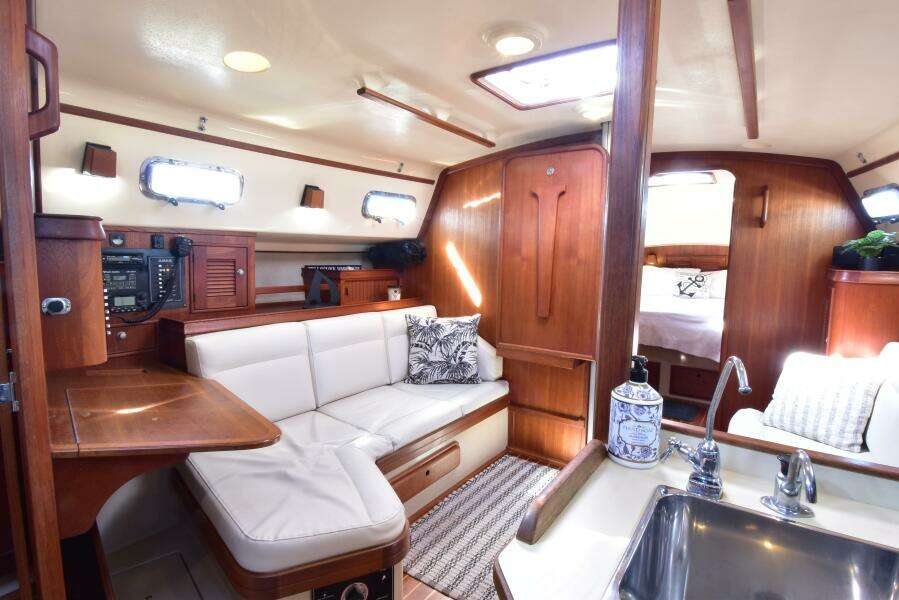 1999 Island Packet 380