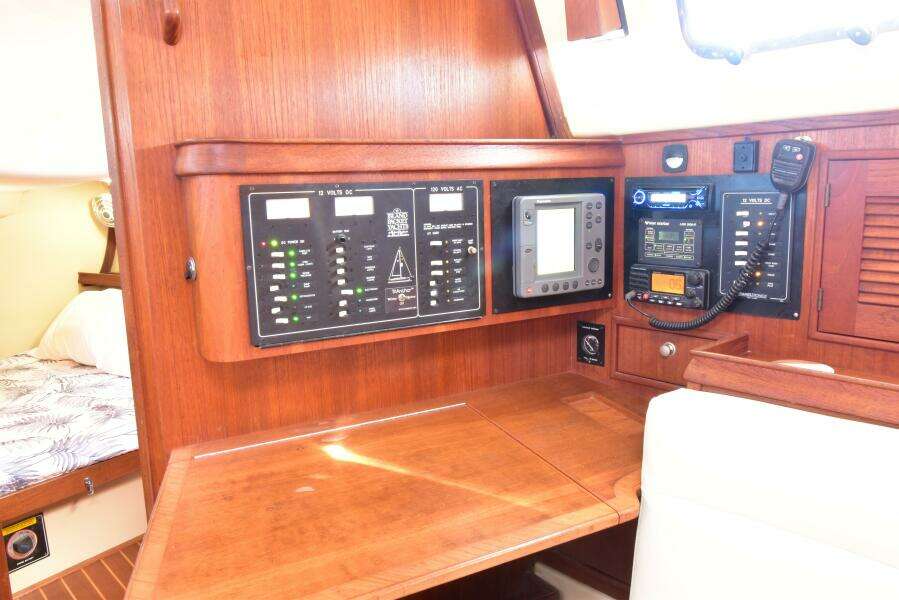 1999 Island Packet 380