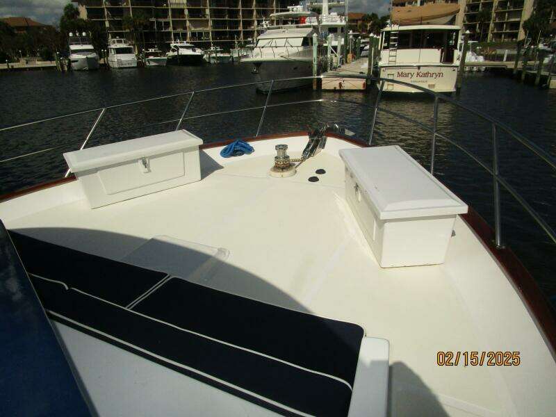 57' DeFever foredeck2
