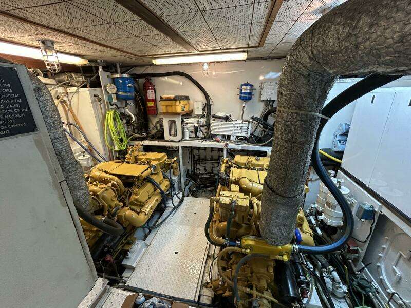 57' DeFever engine room forward