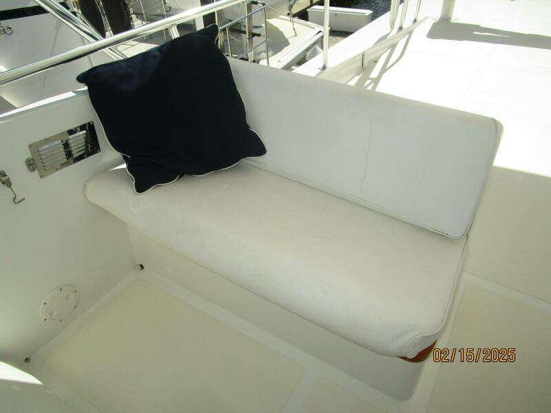 57' DeFever flyrbidge starboard seating