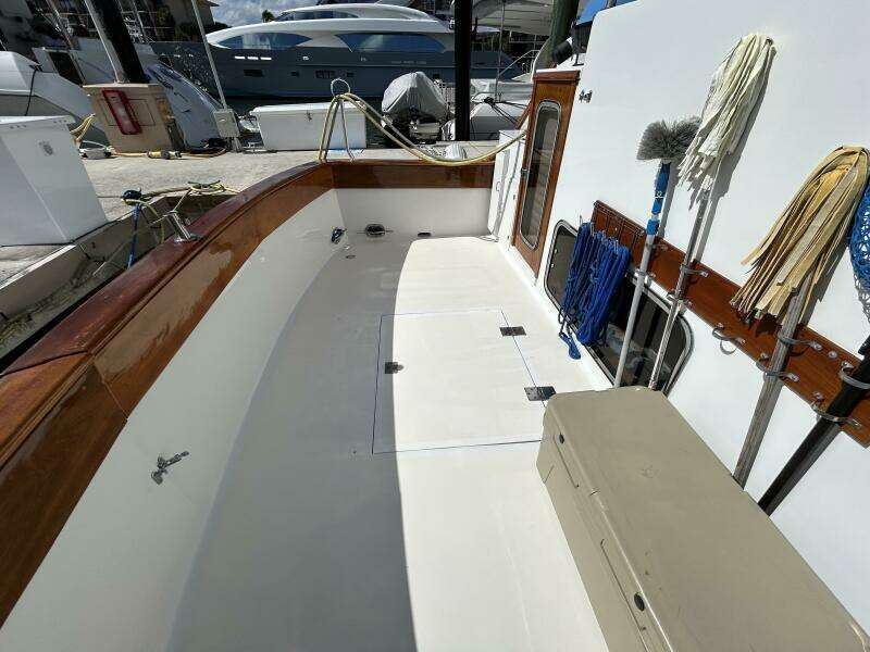 57' DeFever cockpit port