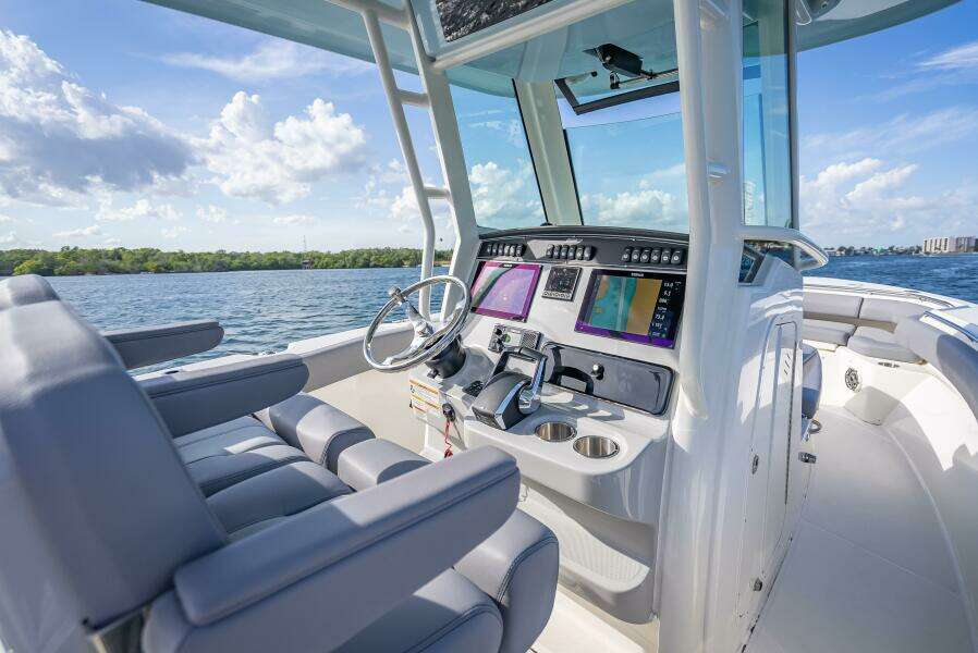 2023 Boston Whaler 280 Outrage