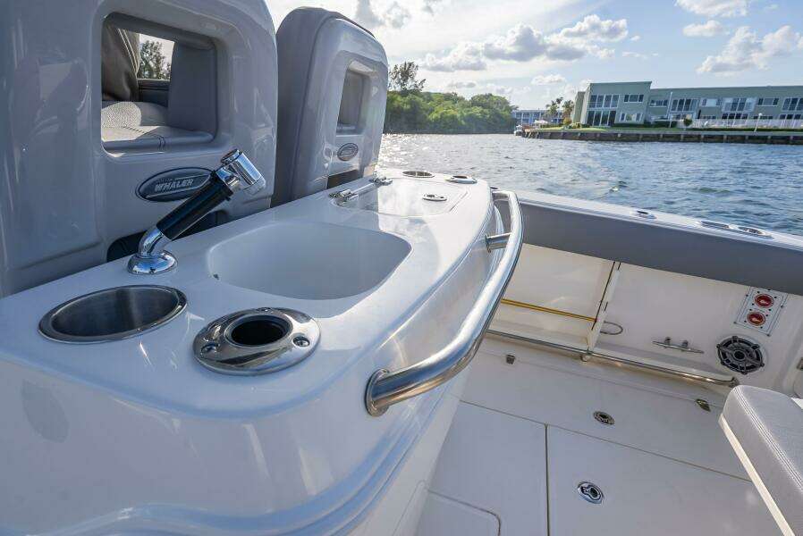 2023 Boston Whaler 280 Outrage