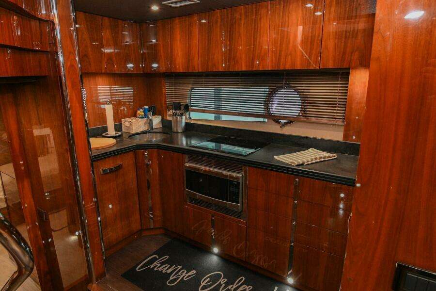 2015 Sunseeker Predator 68