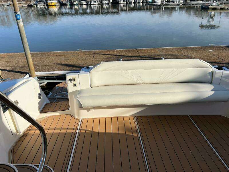 2008 Ovation 52