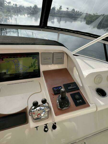 2008 Ovation 52