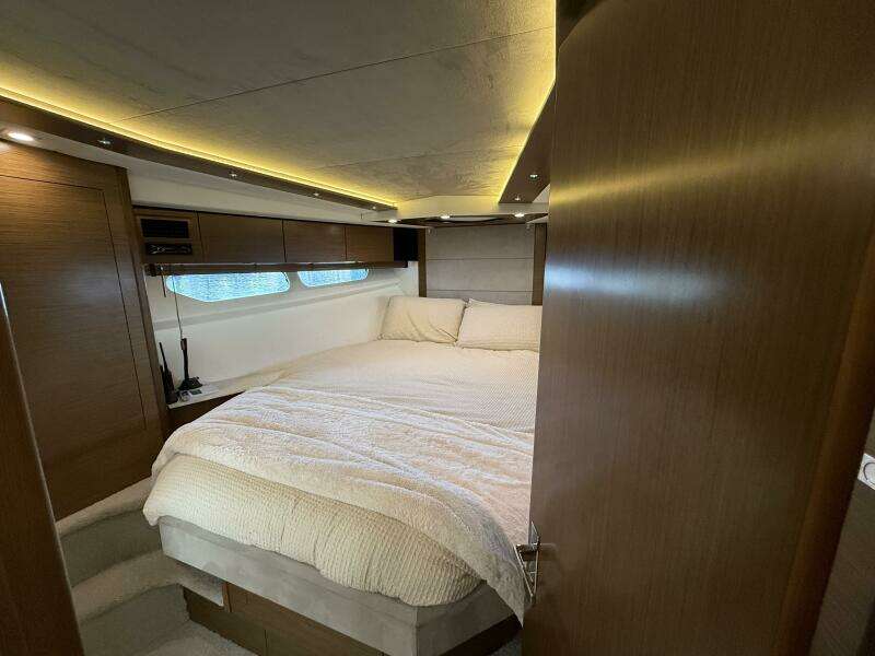 2014 Cruisers Yachts 45 Cantius