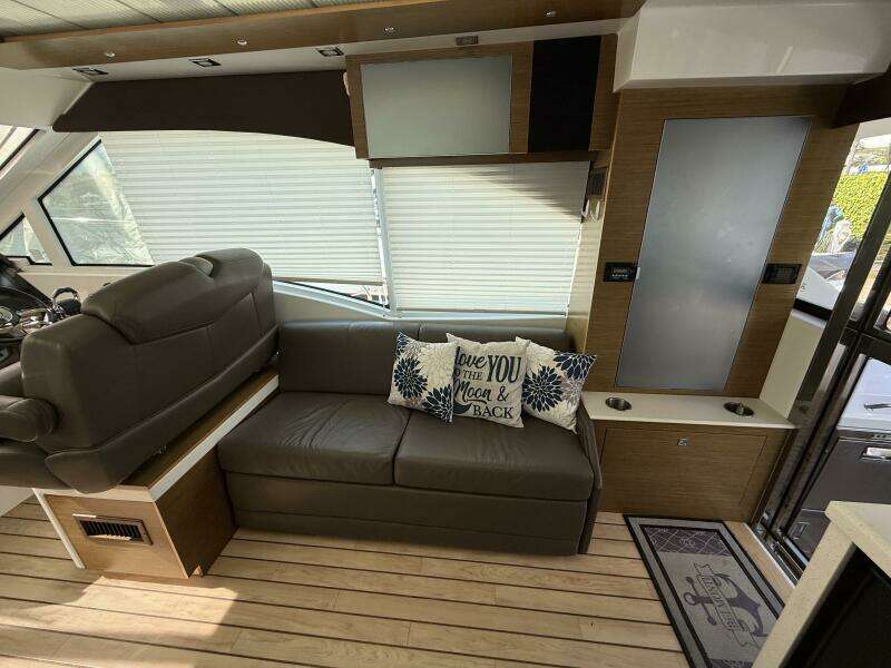 2014 Cruisers Yachts 45 Cantius