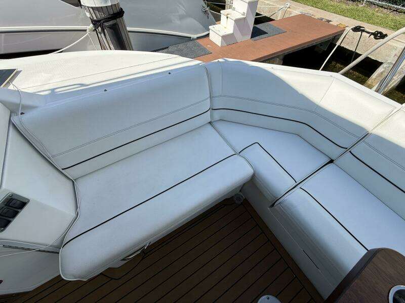 2014 Cruisers Yachts 45 Cantius