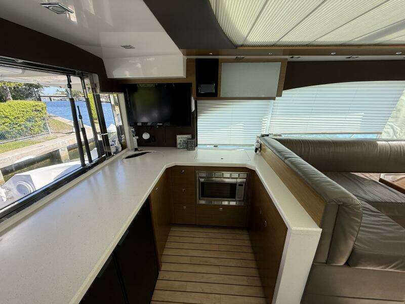 2014 Cruisers Yachts 45 Cantius