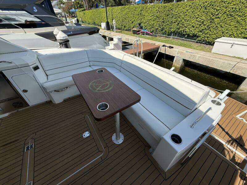 2014 Cruisers Yachts 45 Cantius