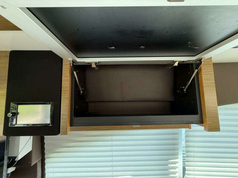 2014 Cruisers Yachts 45 Cantius