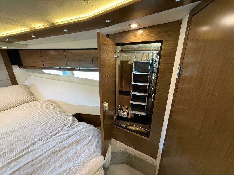 2014 Cruisers Yachts 45 Cantius