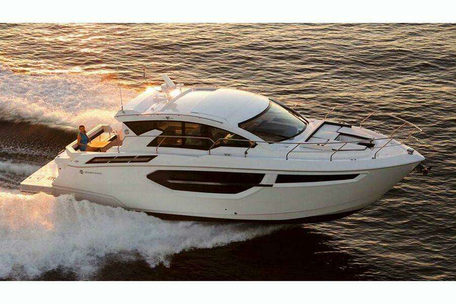 2018 Cruisers Yachts 42 Cantius