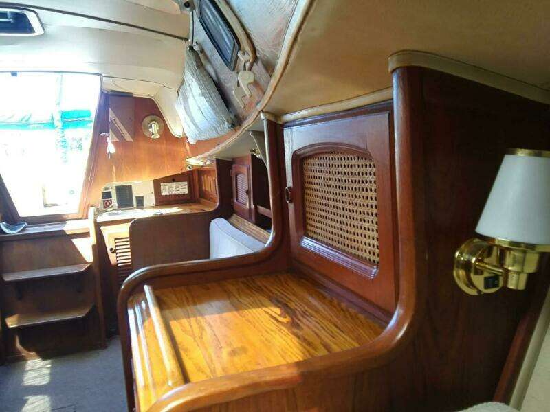 1977 Islander 28