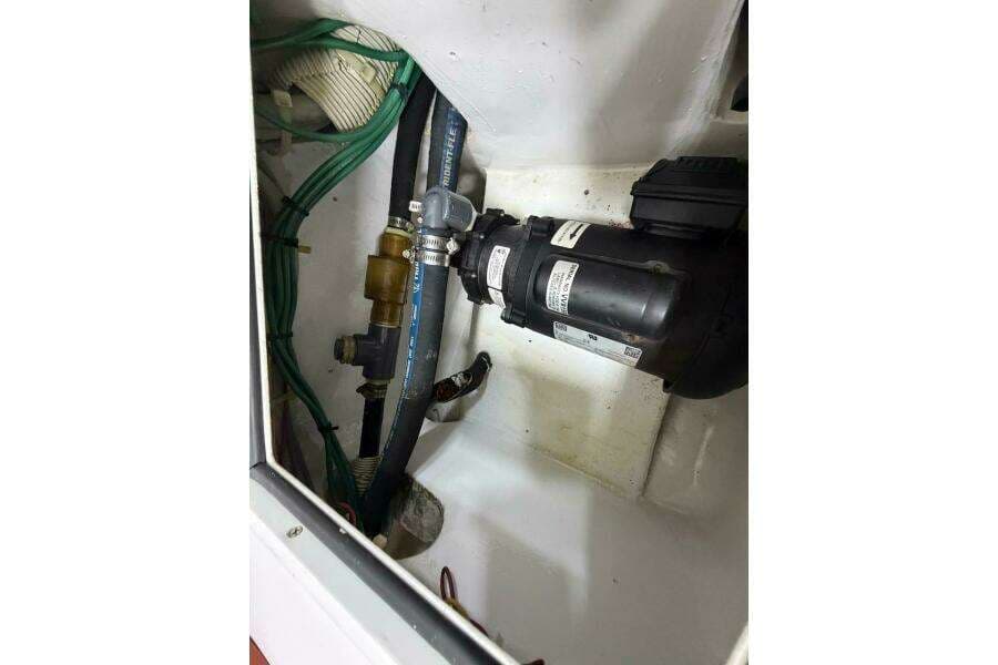 2004 Viking 56 Convertible