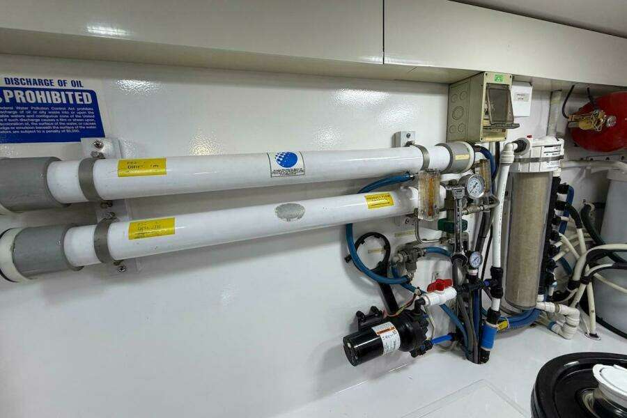 2004 Viking 56 Convertible