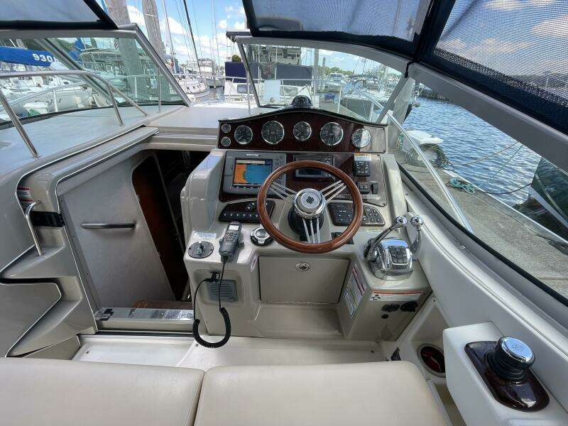 2010 Sea Ray 330 Sundancer