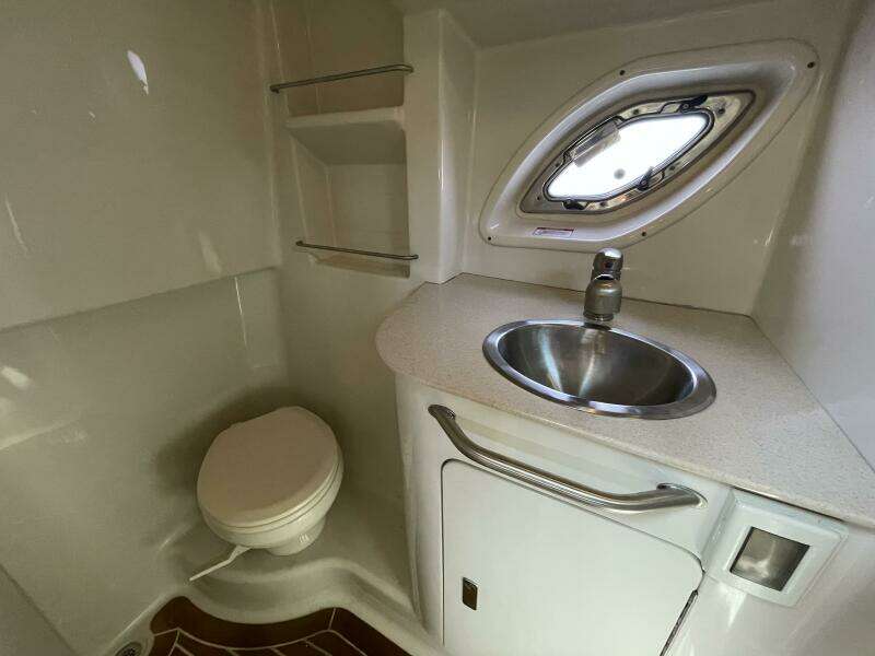 2010 Sea Ray 330 Sundancer