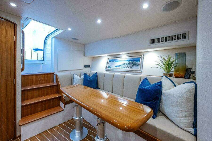 Salon Facing Aft