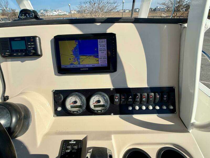 2020 Boston Whaler 210 Dauntless