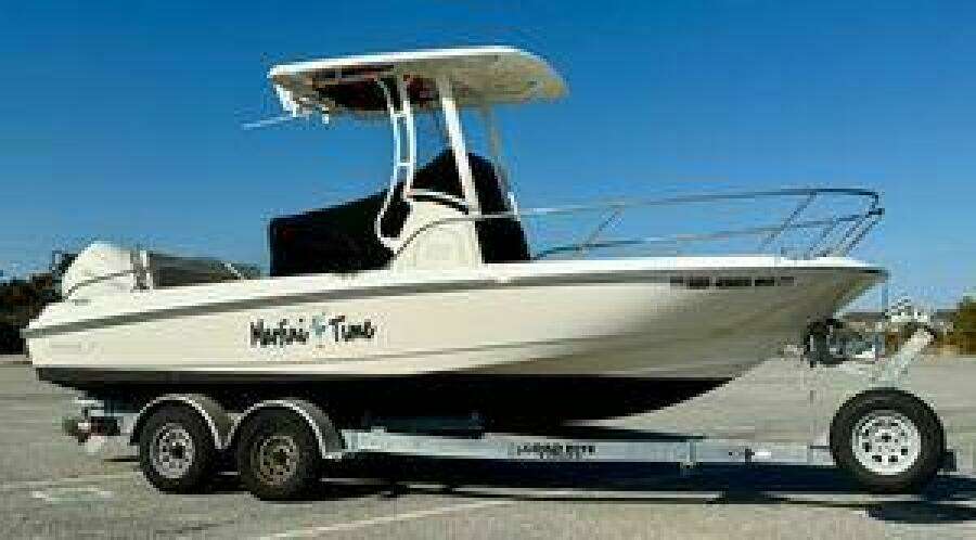 2020 Boston Whaler 210 Dauntless