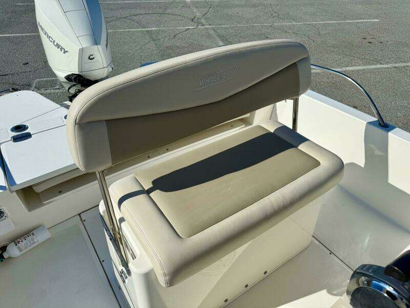 2020 Boston Whaler 210 Dauntless