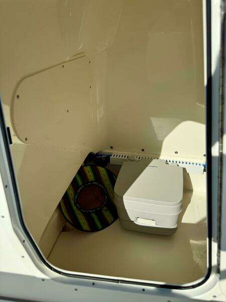 2020 Boston Whaler 210 Dauntless