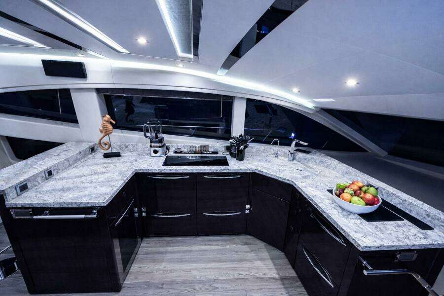 2018 Sea Ray L650 Fly