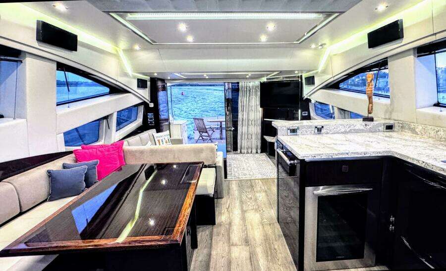 2018 Sea Ray L650 Fly