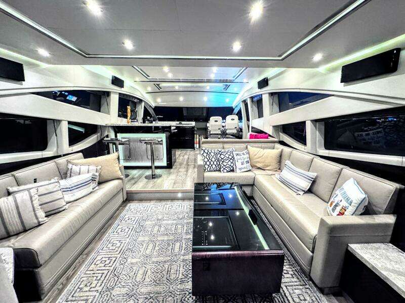 2018 Sea Ray L650 Fly