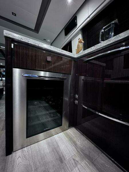 2018 Sea Ray L650 Fly