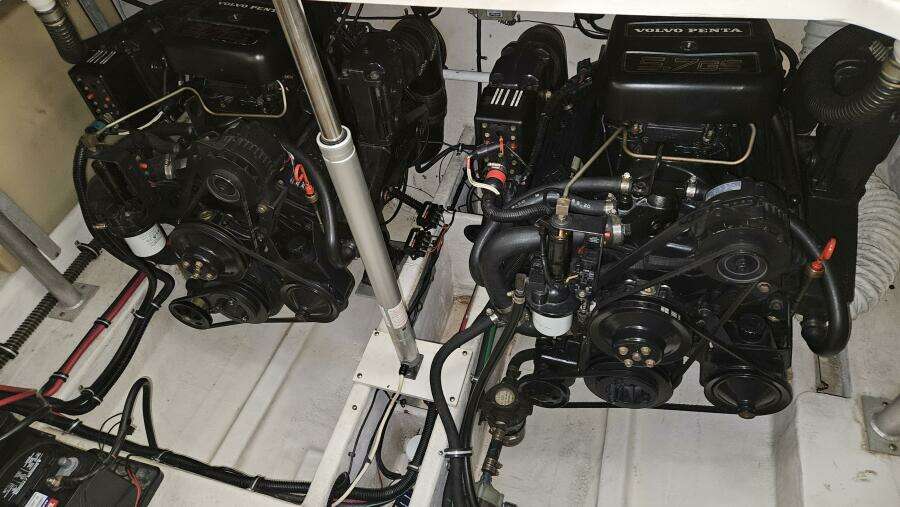 1998 Chris-Craft 320 Express Cruiser